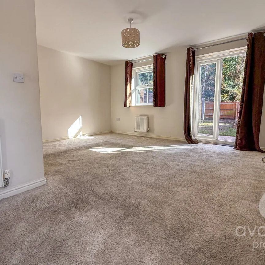 3 bed semi-detached house to rent in Haskins Gardens, Farnborough, Hampshire, GU14 9FQ - Photo 1