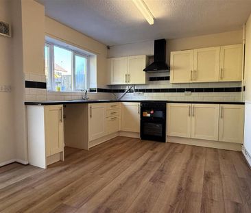 3 bedroom detached house to rent - Photo 3
