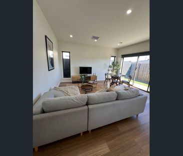 Near new Home for your Family in Thornhill Park!!! - Photo 2