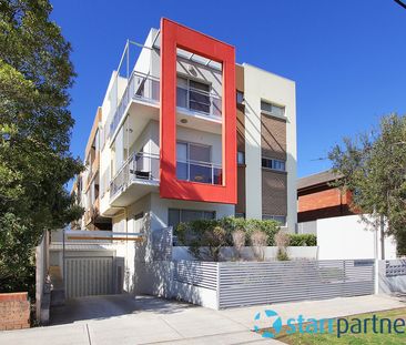MODERN 2 BEDROOM APARTMENT - Photo 1