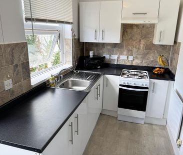 4 bedroom semi-detached house to rent - Photo 4