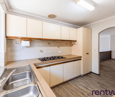 SPACIOUS STRATA HOME - Photo 2