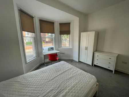 3 bedroom apartment to rent - Photo 3