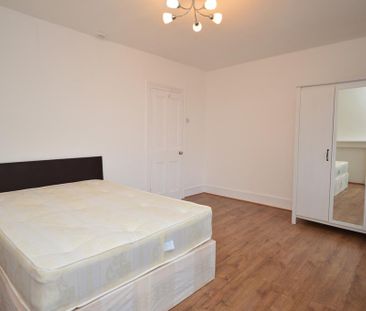 4 bedroom terraced house to rent - Photo 4