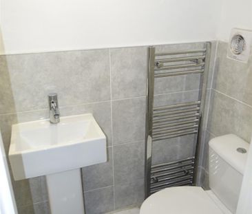 6 bedroom House To Let - Photo 5