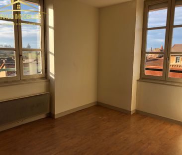 Location Appartement 2 pièces 45m² CHARLIEU 42190 - Photo 3