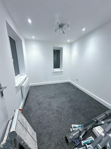 1 Bedroom Apartment - Purpose Built To Let - Photo 2