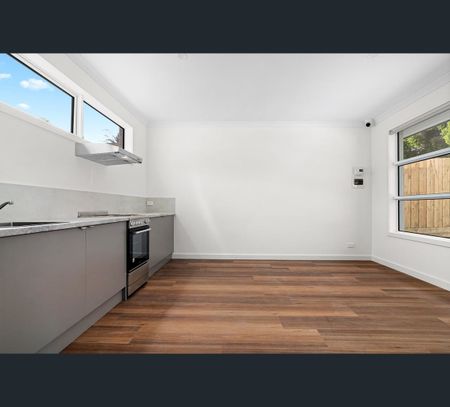 1/9 Golf Links Road, Frankston, Vic 3199 - Photo 2