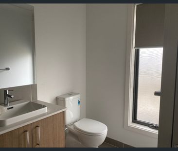 A PERFECT THREE BEDROOM HOME IN ROXBURGH PARK - Photo 6