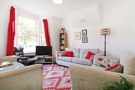 4 Bed Terraced House, Clifden Road, E5 - Photo 2