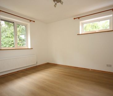 Goldsworth Park, Woking - Photo 3