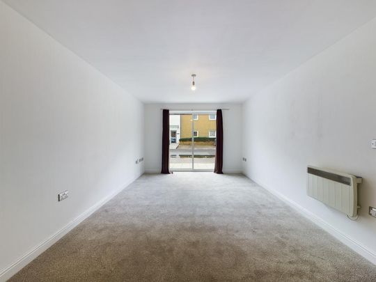 2 bedroom ground floor flat to rent - Photo 1