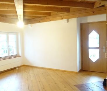 Renovierte Wohnung mit Galerie und grossem Garten - Photo 2