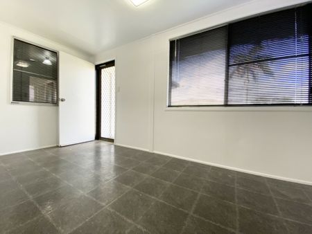 RENOVATED 5 BEDROOM HOUSE WITH ROOM TO MOVE! - Photo 3