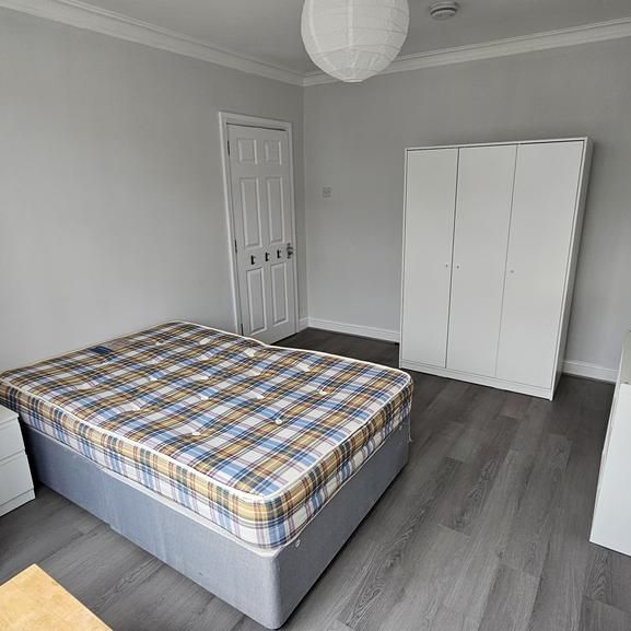 6 bedroom semi-detached house to rent - Photo 1