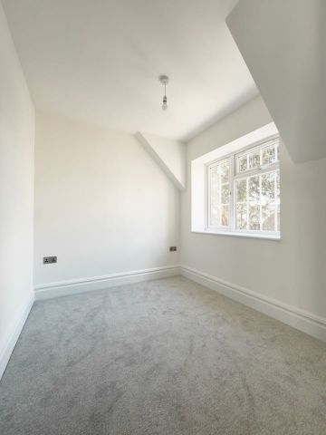 4 Bed Semi-Detached House, Pinecrest Drive, CR2 - Photo 2