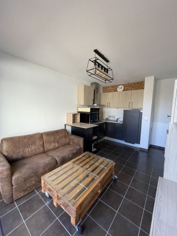 Location Appartement 2 pièces 37m² LA SEYNE SUR MER 83500 - Photo 2