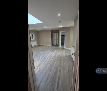 1 bedroom in a flat share to rent - Photo 1