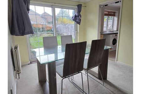 3 bedroom semi-detached house to rent - Photo 5