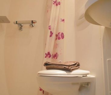 1 bedroom in a flat share to rent - Photo 3