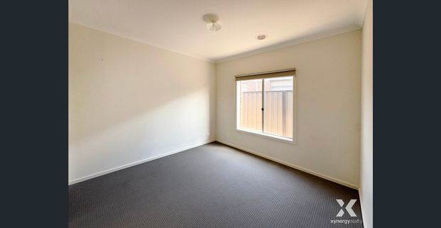 Family-Friendly Living in Featherbrook Estate - Photo 1