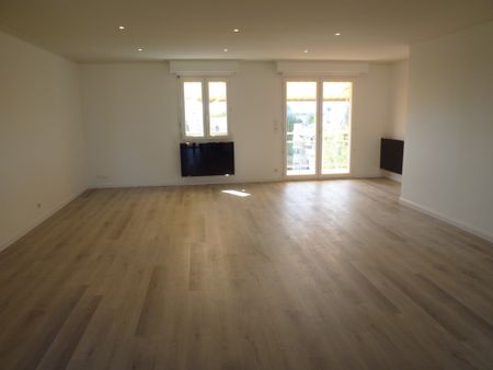 Location Appartement 6 pièces 119m² COGNAC 16100 - Photo 2