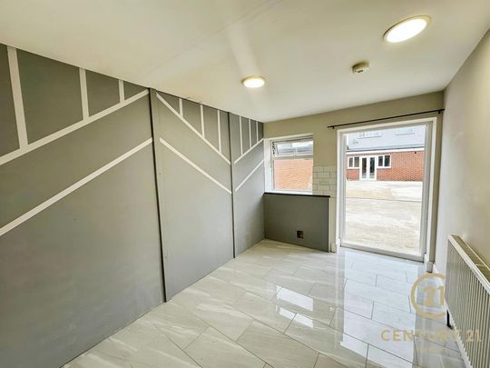 4 bedroom semi-detached house to rent - Photo 1