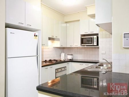 MODERN ONE BEDROOM APARTMENT - Photo 3