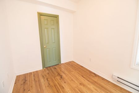 COZY 2 BEDROOM HOUSE IN FORT ERIE!! - Photo 4