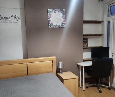 3 bedroom house of multiple occupation to rent - Photo 3
