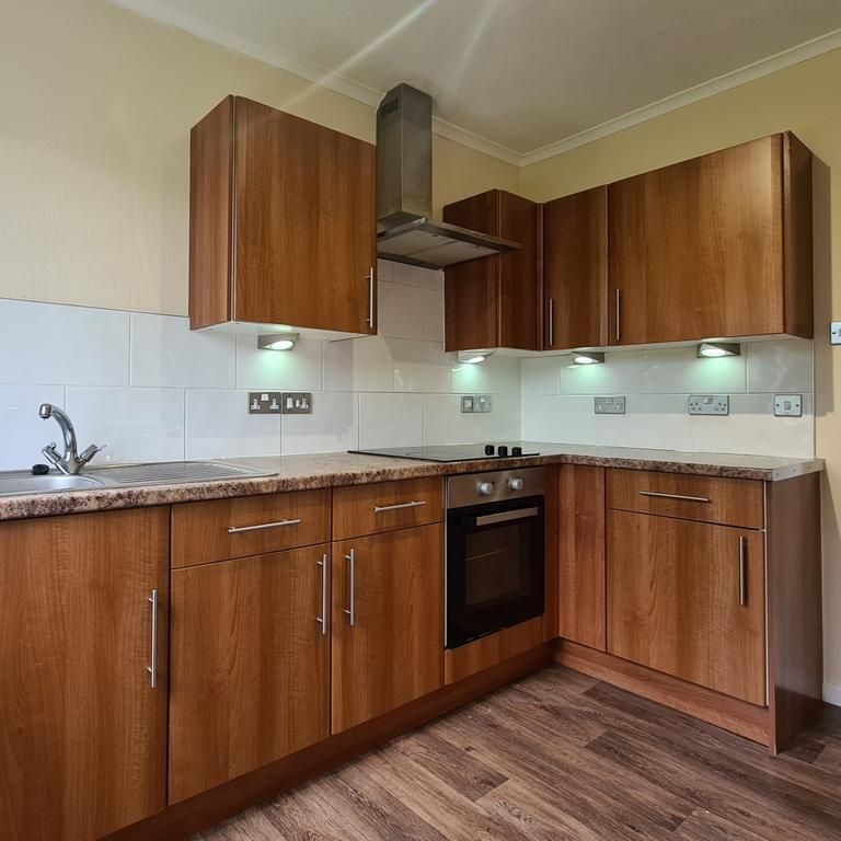 3 bedroom flat to rent - Photo 1