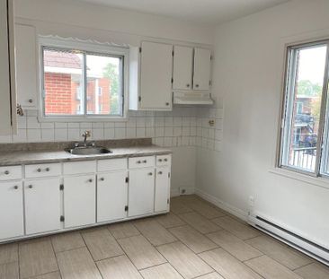 Spacious 3 ½ MTL-North : renovated & well-maintained, 2nd floor - Photo 3