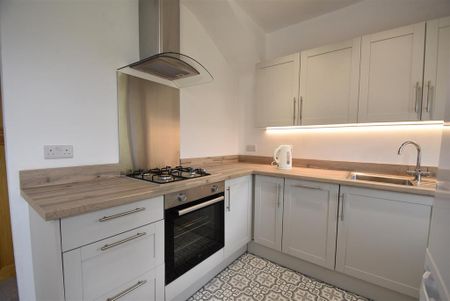3 bedroom terraced house to rent - Photo 5