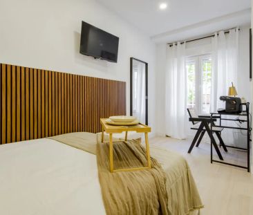 Room in a shared 4-bedroom apartment for rent in Castellana - Photo 3