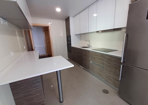 Apartamento T2 junto ao Centro Comercial Glicínias