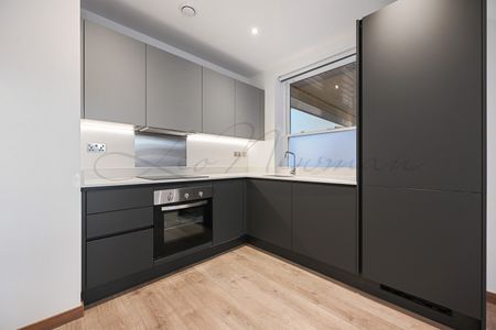 AC Court, Limehouse, KT7 - Photo 3