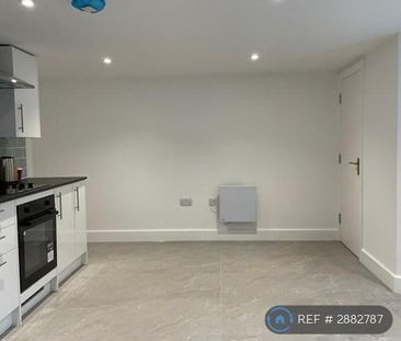 2 bedroom end of terrace house to rent - Photo 2