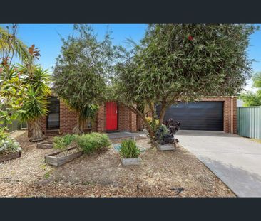 10 Caleb Close, Golden Square, Vic 3555 - Photo 1