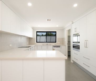 Fantastic Family Home - Photo 2