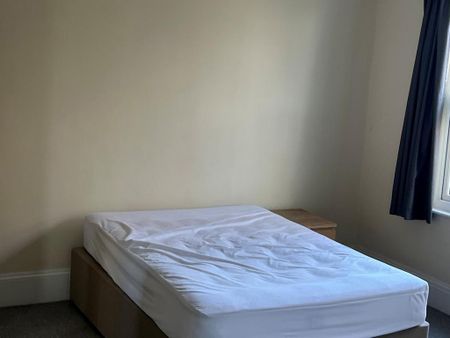 5 bedroom terraced house to rent - Photo 4