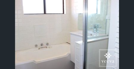 Bright and Spacious Apartment with views - Photo 5