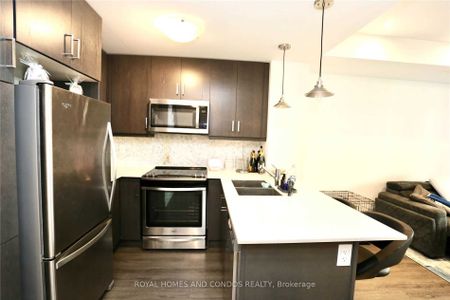 Condo Townhouse For Lease | W8124548 - Photo 2