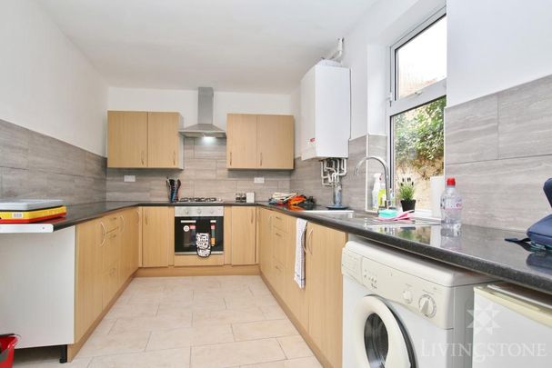 4 bedroom terraced house to rent - Photo 1