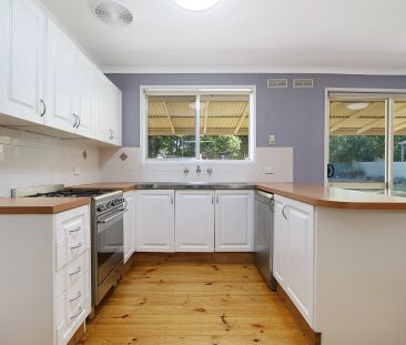A Welcoming Family Home in Convenient Thurgoona - Photo 6