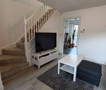 £1,100 PCM, Two Bedroom House with Off-Road Parking and Large Enclo... - Photo 4