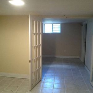 Great location 1BR apt Bloor Islington subway - Photo 2