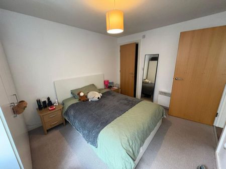 2 bedroom Flat To Let - Photo 4