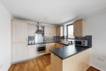 2 bedroom flat to rent - Photo 2