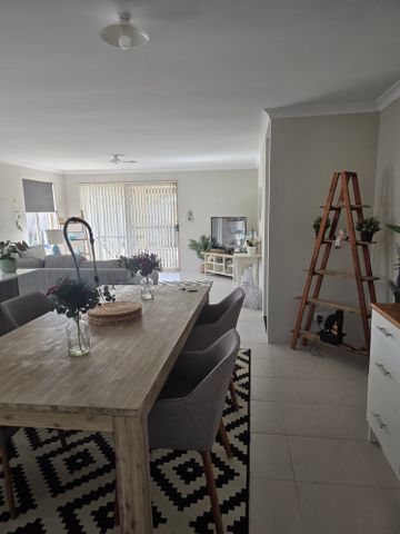 Ellenbrook - Photo 2