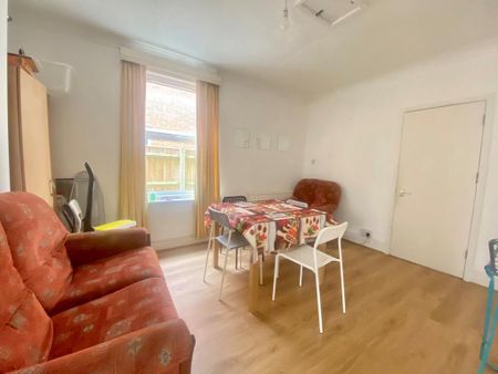 5 bedroom house to rent - Photo 2